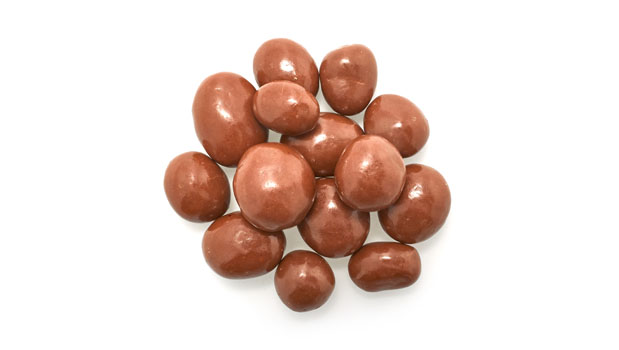 Milk chocolate [sugar, cocoa butter, unsweetened chocolate, milk ingredients (whole milk powder, non-fat milk powder), soy lecithin (emulsifier), vanilla extract], Peanuts, Glazing agent (coconut), Polishing agent
May contain: Tree nuts, Wheat, Sulphites