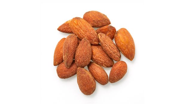 Amandes, Huile de Canola sans OGM, Sel.

PEUT CONTENIR: ARACHIDES, AUTRES NOIX.
Ce produit peut contenir des morceaux d'écales.