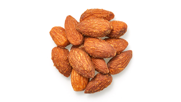 Almonds, non GMO canola oil, smoked seasoning(salt, natural flavour, torula yeast, yeast extract, onion powder, Spices).MAY CONTAIN: OTHER TREE NUTS, SOY, MILK, EGG, WHEAT, MUSTARD, SULPHITE.