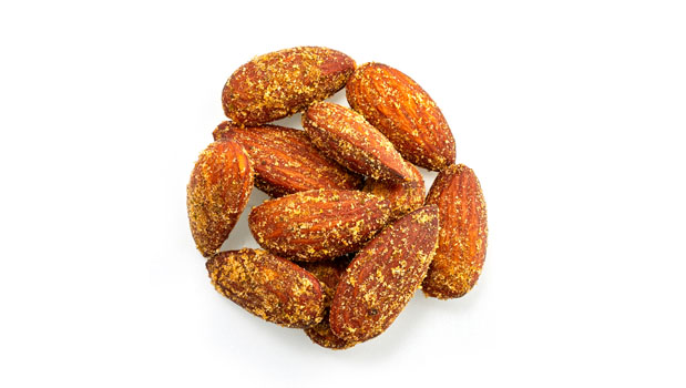 Roasted Almonds, Seasoning (maltodextrin, salt, green bell pepper powder, natural flavor, yeast extract, onion powder, jalapeno pepper, garlic powder, spices, lactic acid, citric acid, paprika extract, silicon dioxide, sunflower oil), Non-GMO canola oil.
May contains: Peanuts, Other tree nuts, Soy, Sesame, Milk, Mustard, Sulphites, Wheat, Egg, Fish