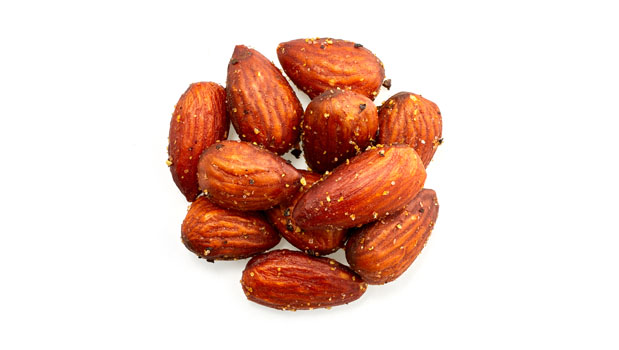 Amandes rôties, Assaisonnement (sel, maltodextrine, arôme naturel, poivre noir, sucre, acide citrique, extrait de levure, zeste de citron, oignon en poudre, jus de citron, ail en poudre, huile de tournesol, dioxyde de silicium), Huile de canola non-OGM.
Peut contenir: Arachides,  Autres noix, Soja, Sésame, Lait, Moutarde, Sulphites, Blé, Oeuf, Poisson.