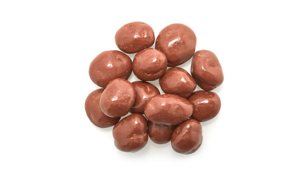 Chocolat au lait [sucre, beurre de cacao, chocolat non sucré, substances laitières (poudre de lait entier, poudre de lait écrémé), lécithine de soja (émulsifiant), extrait de vanille], Raisins secs (raisins secs sultana, huile végétale), Agent de glaçage (noix de coco), Agent de polissage
Peut contenir: Arachides, Noix