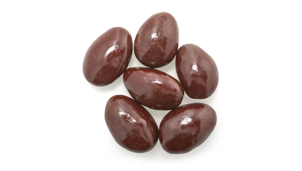 Chocolate coating (unsweetened chocolate, sugar, cocoa butter, soy lecithin (emulsifier), vanilla extract), Almonds, Glazing agent (coconut), Polishing agent

May contain: Peanuts, Other tree nuts, Milk