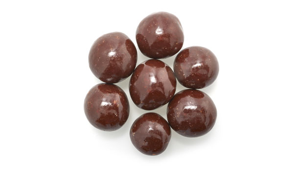 Chocolate coating (unsweetened chocolate, sugar, cocoa butter, soy lecithin (emulsifier), vanilla extract), Filberts, Glazing agent (coconut), Polishing agent
May contain: Peanuts, Other tree nuts, Milk, Wheat, Sulphites