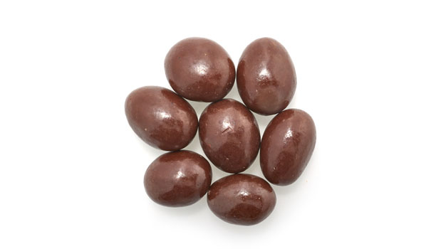 Dark chocolate (sugar, unsweetened chocolate, cocoa butter, soy lecithin [emulsifier], natural vanilla flavour, skim milk powder), White confectionery (sugar, modified palm kernel oil, whey powder, skim milk powder, soy lecithin [emulsifier], salt, natural vanilla extract), Roasted almonds, Coconut (coconut, Sugars (sugar, dextrose), salt), Natural flavor, Tapioca dextrin, Sugars (tapioca syrup,
sugar), Canola and coconut oil, Shellac.
