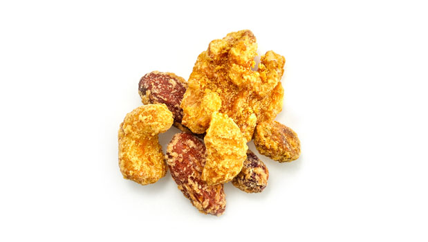 Amandes rôties, Pistaches  rôties , Noix de Grenoble, Noix de cajou rôties, Cassonade dorée, Eau, Arôme naturelle, Safran.
Peut contenir: Arachides, Autre noix.