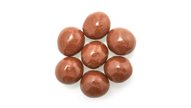 Chocolat au lait (sucre, beurre de cacao, lait, liqueur de chocolat, lécithine de soja, arôme artificiel, sel), Sirop de maïs, Lait condensé sucré (lait, lait écrémé, sucre), Sucre, Huile végétale hydrogénée (huile de palmiste et soja), Lait évaporé (vitamine D ajoutée), Sel, Arôme naturel et artificiel, Gomme arabique, Amidon modifié, Huile de noix de coco, Gomme laque, Gomme de xanthane.