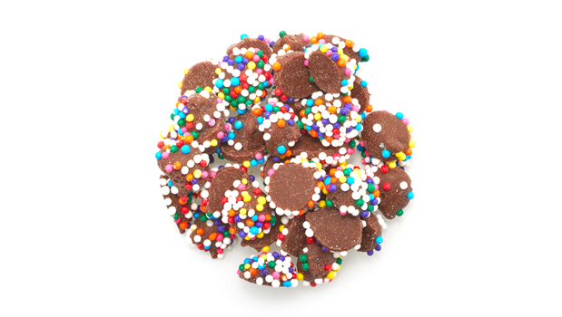 Sugar, Rainbow nonpareils (Sugar, corn starch, Contains less the 2% Brilliant Blue FCF (FD&C Blue No. 1), Confectioner’s glaze, Artificial colours (Erythrosine (FD&C Red No. 3), Allura Red (FD&C Red No. 40), Tartrazine (FD&C Yellow No. 5), Sunset yellow FCF (FD&C Yellow No. 6) camauba wax), Hydrogenated palm kernel oil, Cocoa powder, Soy lecithin, Whole milk powder.