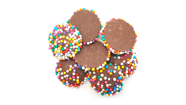 Sugar, Rainbow Nonpareils (Sugar, Dextrin, Tapioca Starch, Dried Glucose Syrup, Artificial Colours (Tartrazine (FD&C Yellow No. 5), Sunset Yellow FCF (FD&C Yellow No. 6), Allura Red (FD&C Red No. 40), Brilliant Blue FCF (FD&C Blue No. 1) Erythrosine (FD&C Red No. 3)), Glycerin, Carnauba Wax, Gum Arabic), Hydrogenated Palm Kernel Oil, Cocoa Powder, Whey Powder, Powdered Whey Protein Concentrate, Chocolate Liquor, Cocoa Powder (Processed with alkali), Soya Lecithin, Natural Flavour. Contains milk and soy