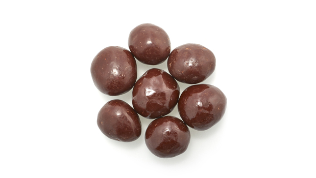 Chocolate coating [unsweetened chocolate, sugar, cocoa butter, soy lecithin (emulsifier), vanilla extract], Blueberries (blueberries, cane sugar, high oleic sunflower oil), Glazing agent (coconut), Polishing agent
May contain: Peanuts, Tree nuts, Milk, Wheat, Sulphites