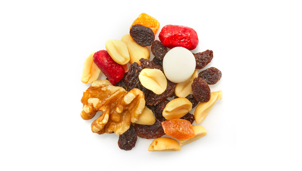 Dried raisins (raisin, vegetable oil), Blanched peanuts (peanuts, non-hydrogenated canola oil), Papaya [papaya, cane sugar, citric acid, calcium chloride, sulfur dioxide, artificial colors (tartrazine (FD&C yellow no.5), sunset yellow FCF (FD&C yellow no.6))], Sugar peanuts [peanuts, sugar, glucose, canola oil, arabic gum, soy lecithin, allura Red (FD&C Red No. 40)], Walnuts, Yogurt raisins  [yogurt (sugar, modified hydrogenated palm oil, skim milk powder, yogurt powder, titanium dioxide, soya lecithin, salt, vanilla), raisins (sultana raisin, vegetable oil), shellac, water, acacia gum], Almonds.