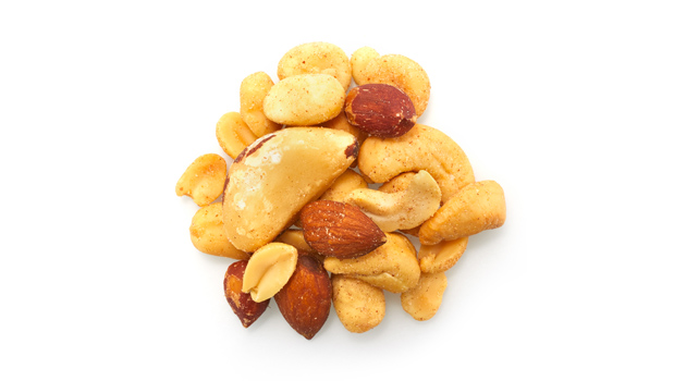 Arachides peau rouges rôties, Arachides blanchies rôties, Amandes rôties, Noix de brésil rôties, Noix de cajous rôties, Avelines rôties, Huile de canola sans OGM, Sel. 
Peut contenir: Autres noix