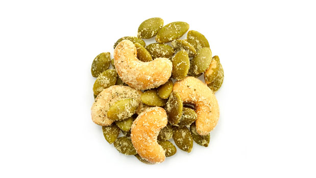 Roasted Cashews, Roasted pumpkin seeds,  Ranch seasoning (sugar, onion powder, yeast extract, sea salt, maltodextrin, garlic powder, natural flavor, tomato powder, lactic acid, white distilled vinegar, spices, citric acid, silicon dioxide, sunflower oil.), Non-GMO canola oil.
May contains: Peanuts, Other tree nuts, Soy, Sesame, Milk, Mustard, Sulphites, Wheat, Egg, Fish