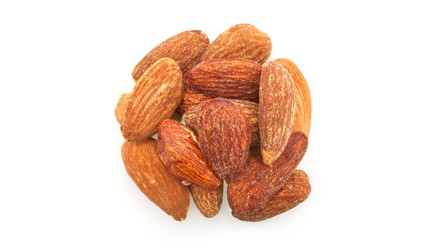 Amandes, Huile de canola sans OGM, Assaisonnement BBQ (sel, sucre, amidon de maïs, épices, arôme naturel, levure Torula, extrait de levure, poudre d'oignon, poudre de tomate, poudre d'ail, épices extractives, huile de tournesol, fibre de cellulose, acide citrique), Sauce de soja (eau, fève de soja, blé entier, sel de mer), Acide citrique, Amidon de maïs, Sel.