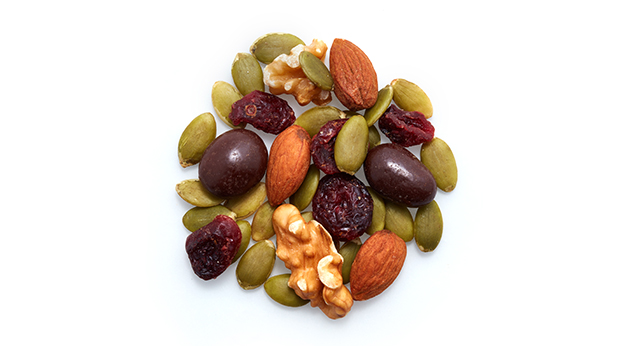 Pumpkin seeds, Chocolate coating (unsweetened chocolate, sugar, cocoa butter, soy lecithin-emulsifier, vanilla extract), Dried cranberries (cranberries, cane sugar, sunflower oil), Almonds, Walnuts, Glazing agent (coconut), Polishing agent
