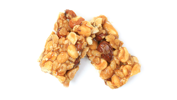 Almonds, Peanuts, Honey, Peanut butter, Crisp brown rice, Salt, Natural caramel flavor