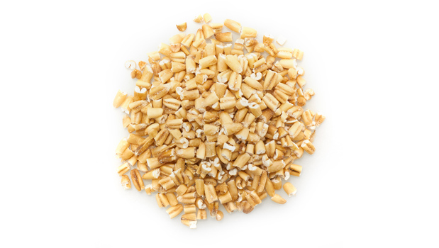 Organic oats.

It is a raw agriculture product. Although it has been mechanically cleaned before packaging, some foreign material may be present. Sort & wash before using.
