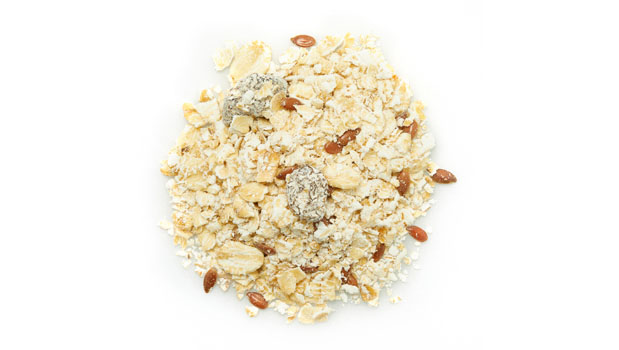 Organic oat, organic thompson raisins (organic raisins, organic sunflower oil), organic flax seeds, organic sunflower seeds, organic diced apples, organic almonds.