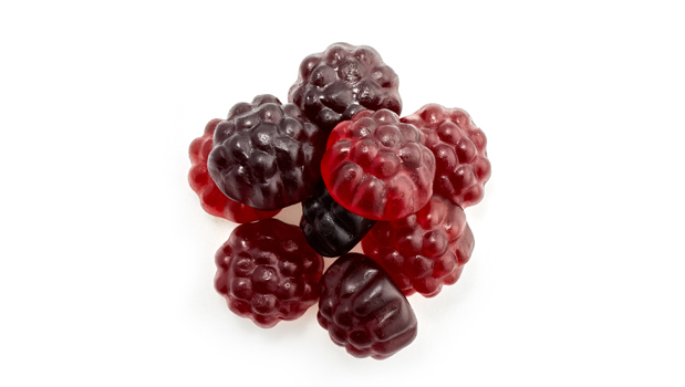 Glucose syrup*, Beet sugar*, Gelling agent (pectin), Acidity regulator (sodium tartrate, potassium ttartrate), Acidulant (citric acid), fruit juice concentrates* 1,75% (aronia* 0,7%, raspberry* 0,35%, black currant* 0,35%, bilberry* 0,35%), Natural flavours (raspberry, blueberry, blackberry, black currant), Colouring fruit and plant extract* (elderberry*), Caramel sugar syrup*, Coating agent* (carnauba wax*).
*= Organic