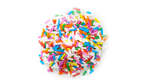 Icing sugar, Modified palm and vegetable oil, Corn starch, Glucose, Soy lecithin, Artificial colors (allura red (FD&C Red No. 40), erythrosine (FD&C Red No. 3), brilliant blue FCF (FD&C Blue No.1), tartrazine (FD&C Yellow No. 5), sunset yellow FCF (FD&C Yellow No. 6)), Gum arabic, Carnauba wax.
