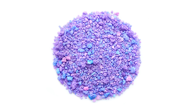 Sucre, Sel, Arômes artificiels, Colorants (dioxyde de titane, érythrosine, bleu brillant FCF )