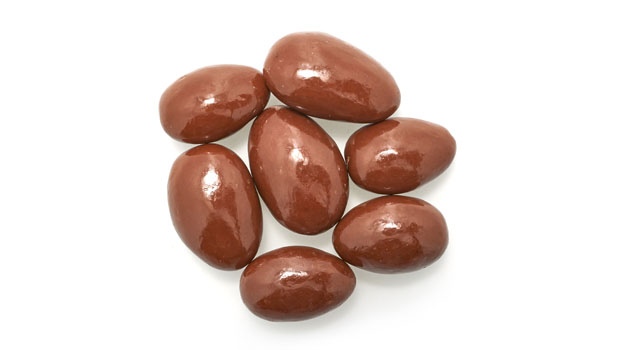 Chocolate coating (maltitol, cocoa butter, chocolate liquor, sodium caseinate [milk], anhydrous milk fat, soy lecithin [an emulsifier], natural flavor, vanilla, salt), almonds, maltitol, tapioca dextrin, confectioner’s glaze.