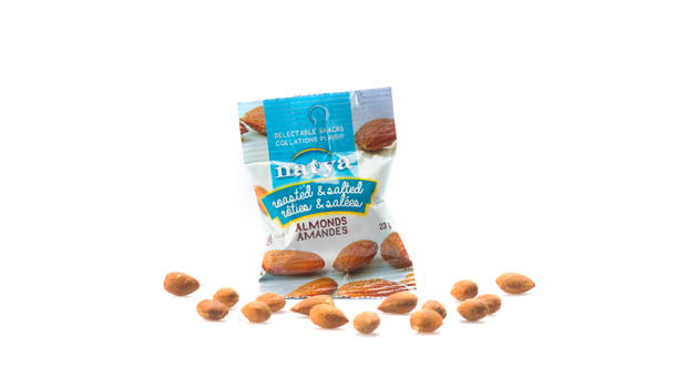 Amandes, Huile de Canola sans OGM, Sel.

Ce produit peut contenir de petits morceaux d'écales.